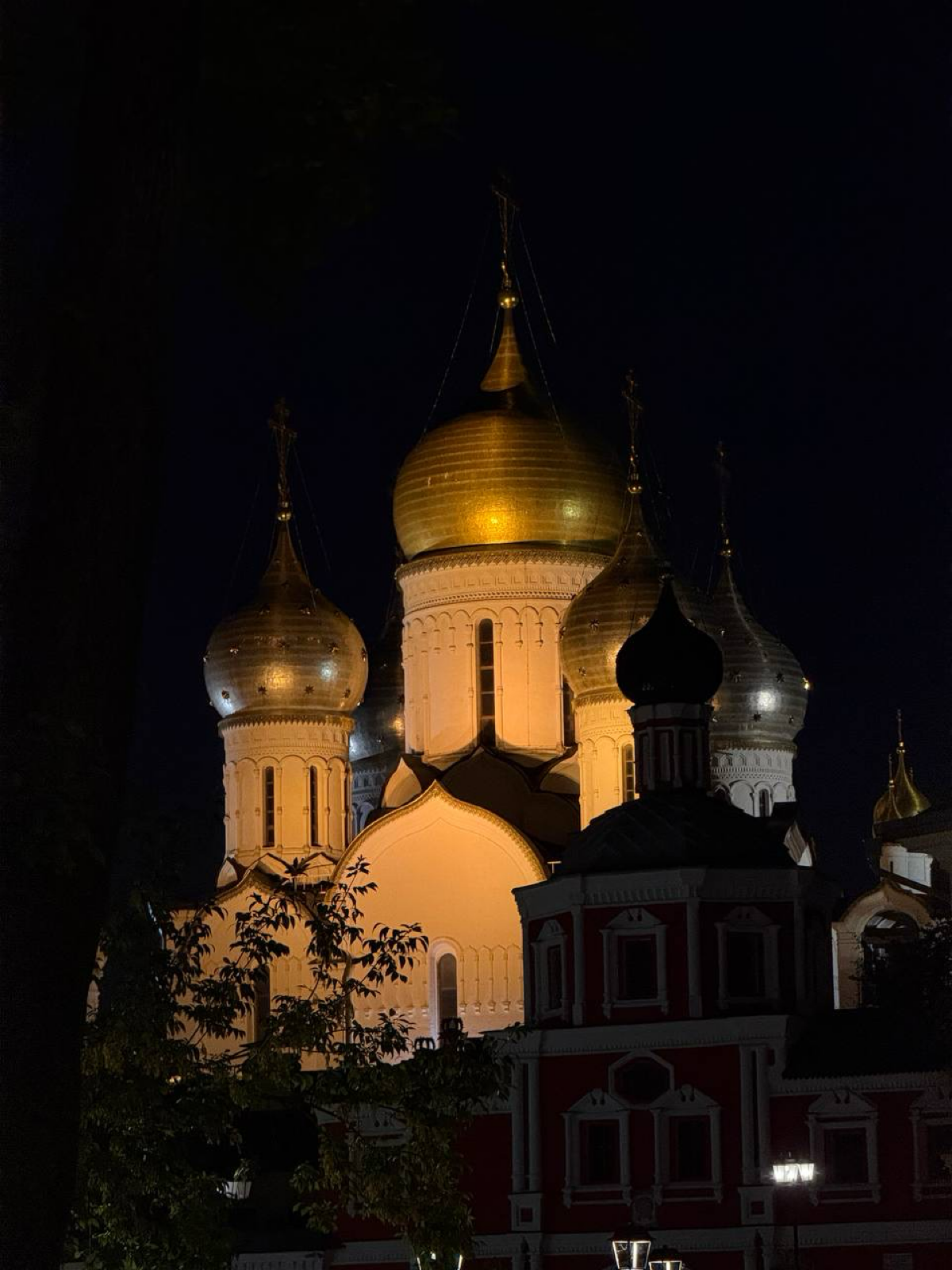 Вчера с командой Туризм.РФ ходили на корп. экскурсию по Остоженке. И это был один из тех случаев, когда работа и удовольствие идут рука об руку! )
🍁 Поймали один из последних тёплых вечеров этой осени | Сетка — социальная сеть от hh.ru