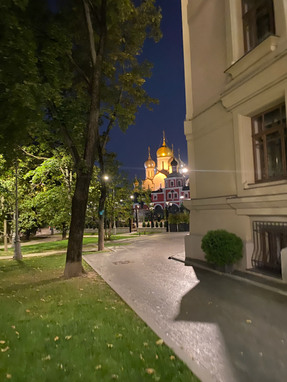Вчера с командой Туризм.РФ ходили на корп. экскурсию по Остоженке. И это был один из тех случаев, когда работа и удовольствие идут рука об руку! )
🍁 Поймали один из последних тёплых вечеров этой осени | Сетка — социальная сеть от hh.ru