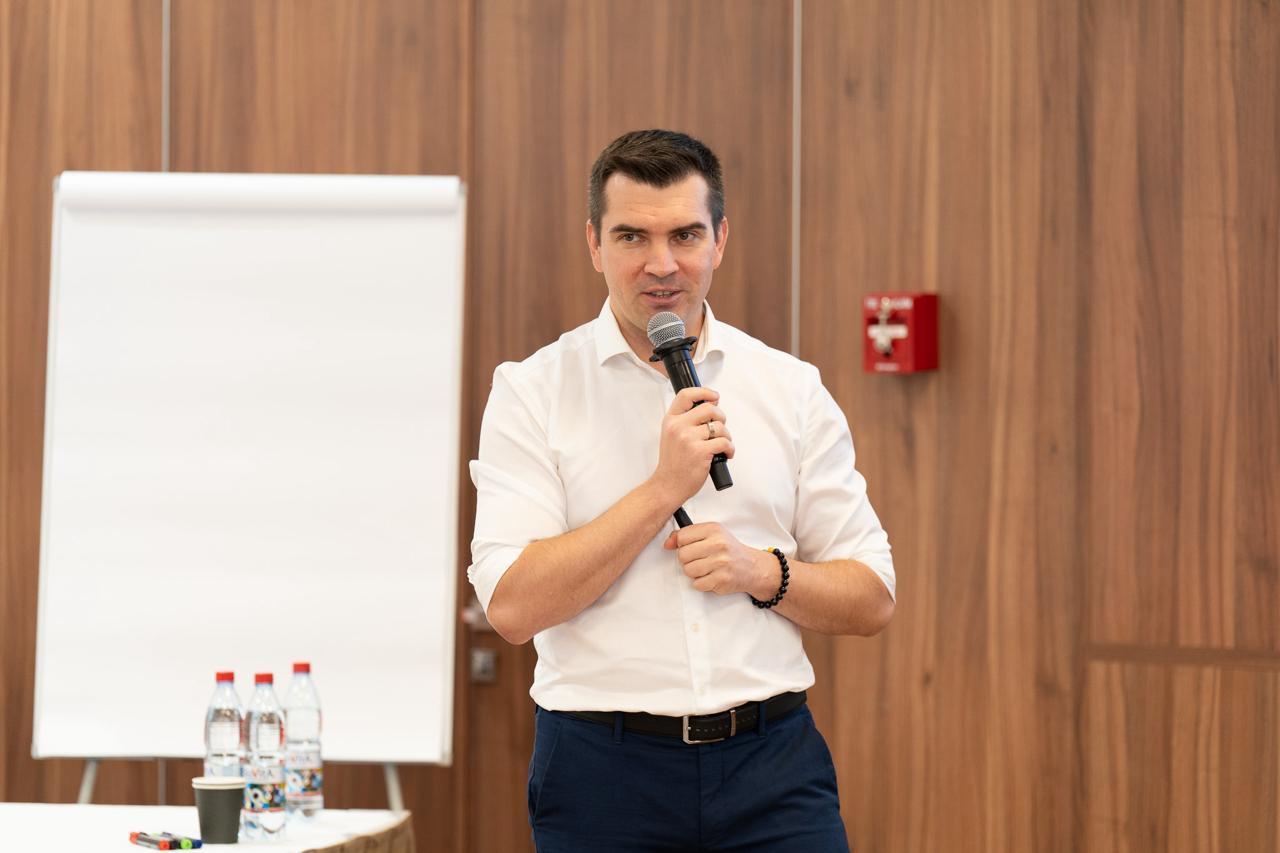 🧠 Вениамин Кизеев выступил на фестивале «ПиР | Сетка — социальная сеть от hh.ru