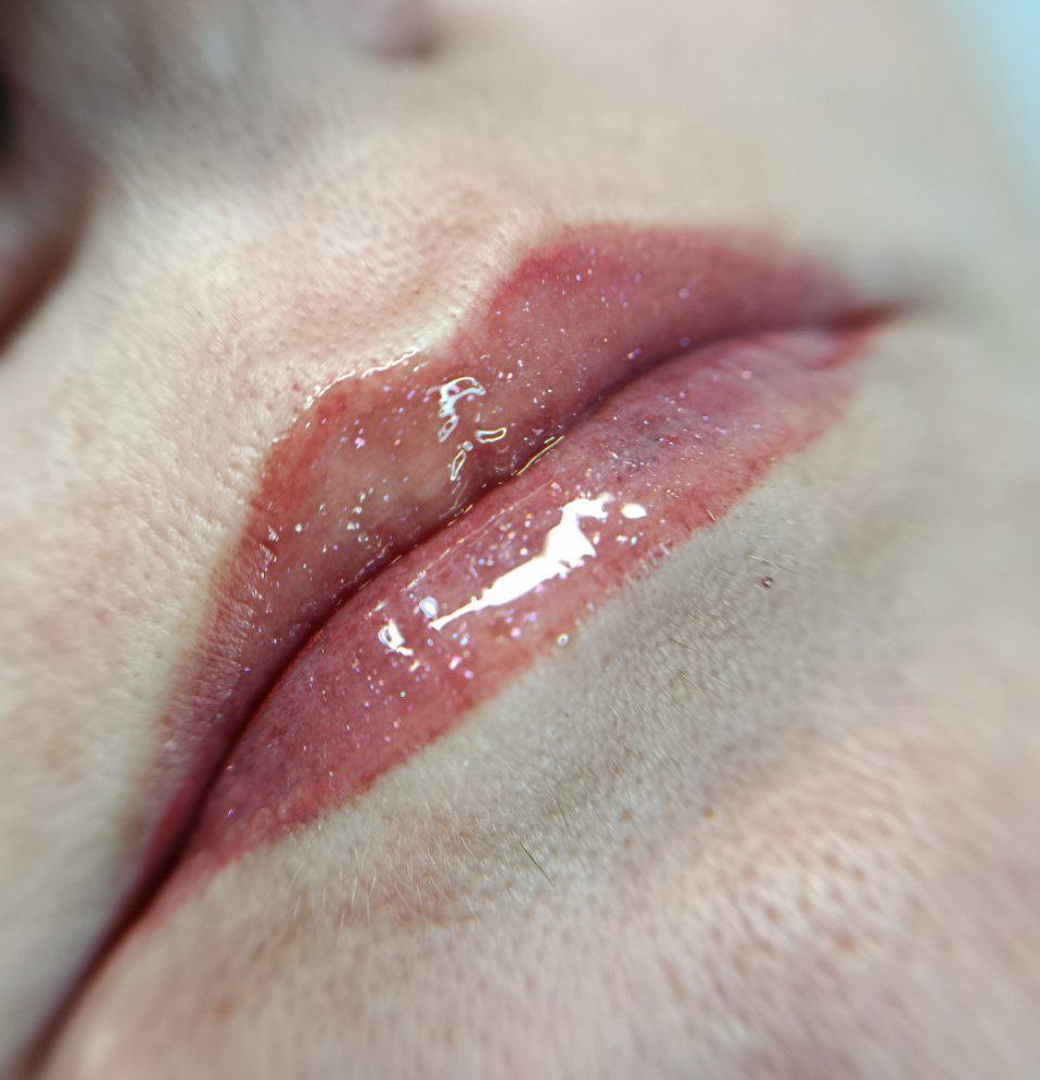Перманентный макияж 💋 — это косметическая процедура, результат которой напоминает легкий тинт или технику «зацелованных губ» 💋
Преимущества процедуры
1️⃣Стойкий результат до 3 лет
2️⃣Легкая коррекция ... | Сетка — социальная сеть от hh.ru