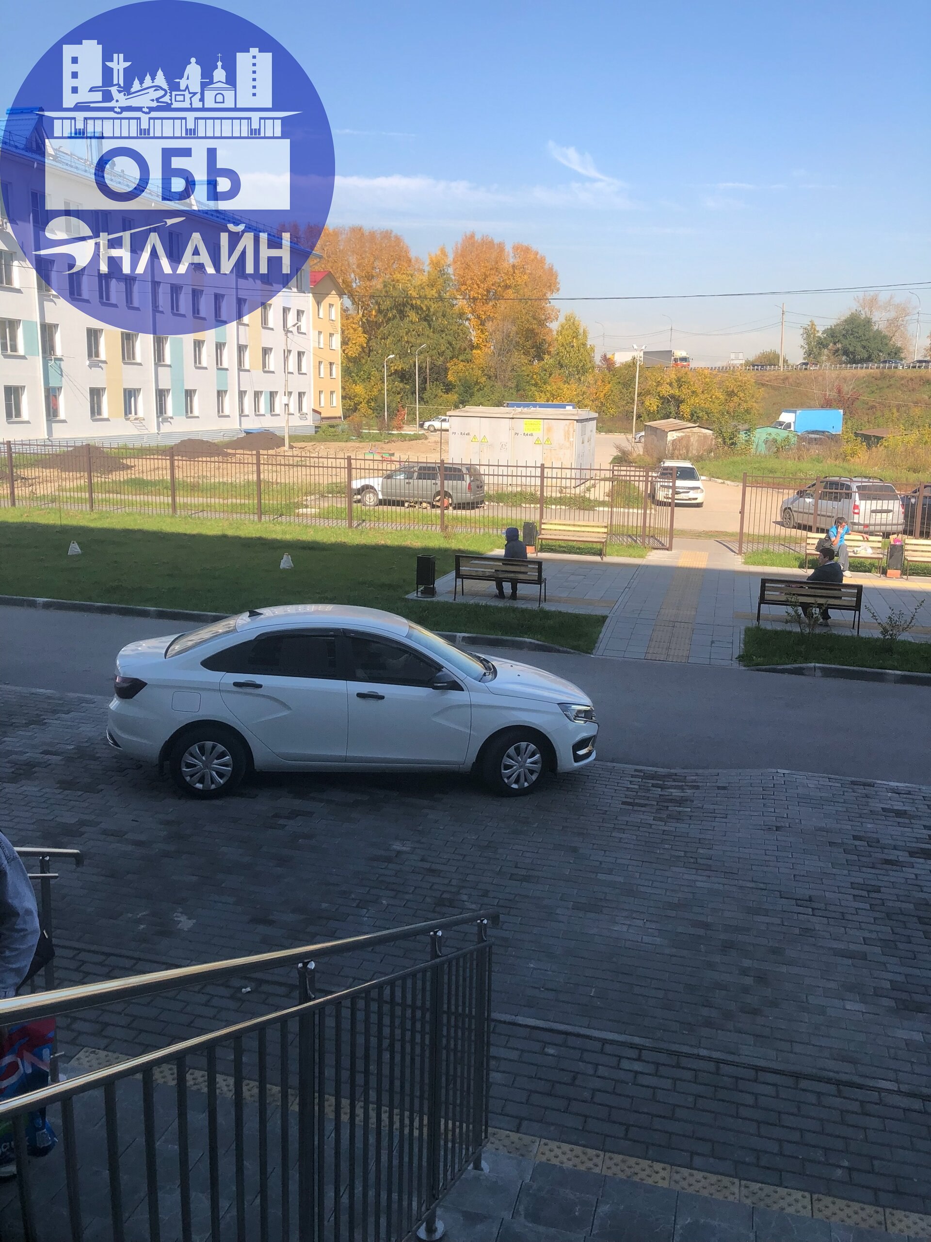 ↗ Вот так в поликлиники города Обь, люди получают льготные лекарства!!! Они стоят по несколько часов в очереди, так, как аптечный пункт работает только понедельник, среда, пятница до 14 | Сетка — социальная сеть от hh.ru