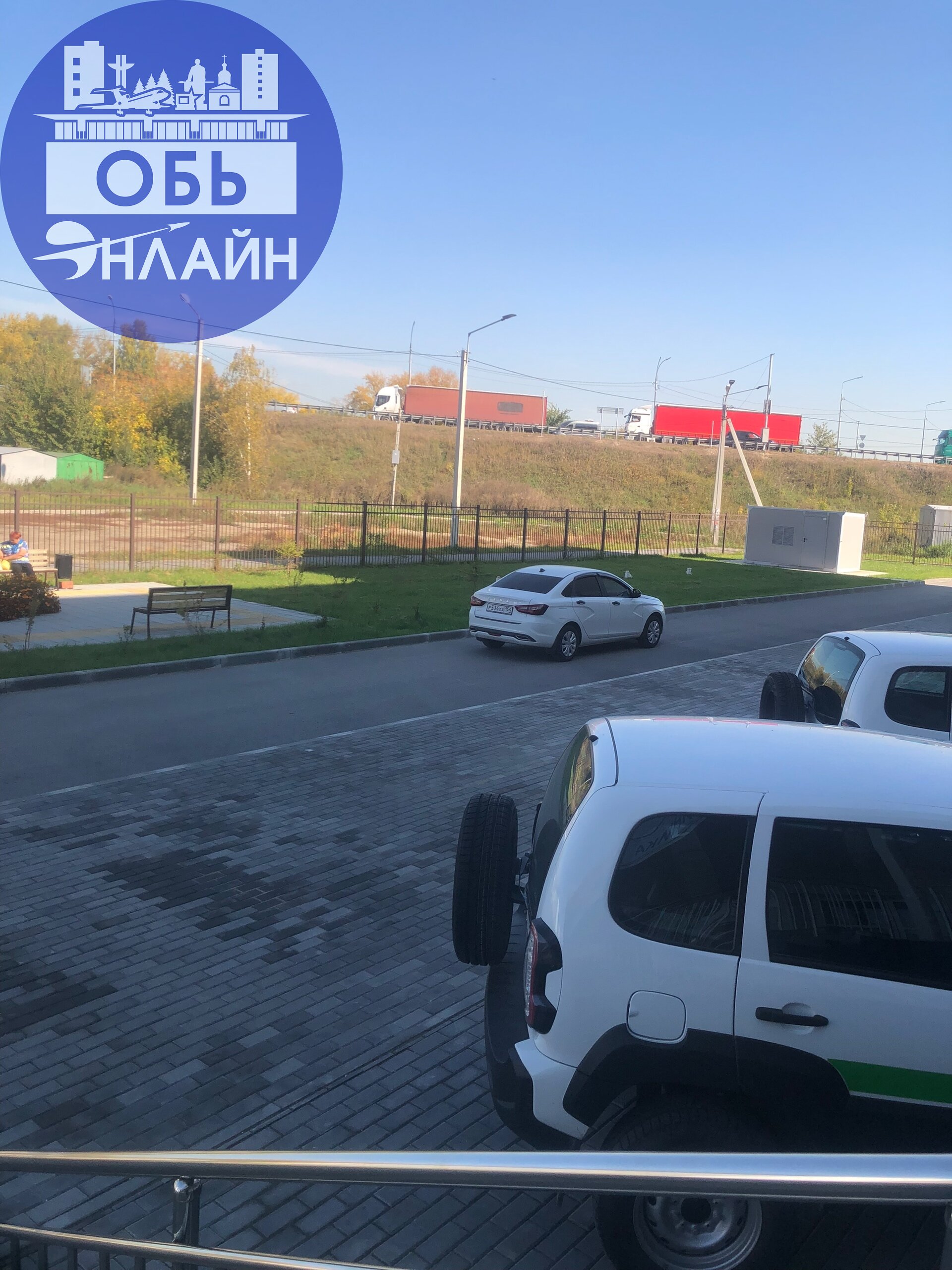 ↗ Вот так в поликлиники города Обь, люди получают льготные лекарства!!! Они стоят по несколько часов в очереди, так, как аптечный пункт работает только понедельник, среда, пятница до 14 | Сетка — социальная сеть от hh.ru