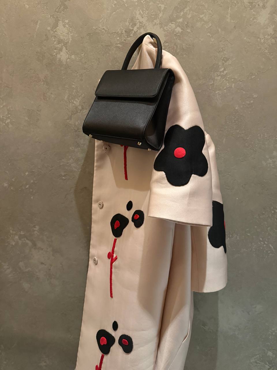 Prada SS 2013 ❤️ Прошло уже целых 12 лет.
Помню, мне 29 лет и я еще работаю в издательском доме, свежа, весела, беззаботна и влюблена в жизнь по уши | Сетка — социальная сеть от hh.ru