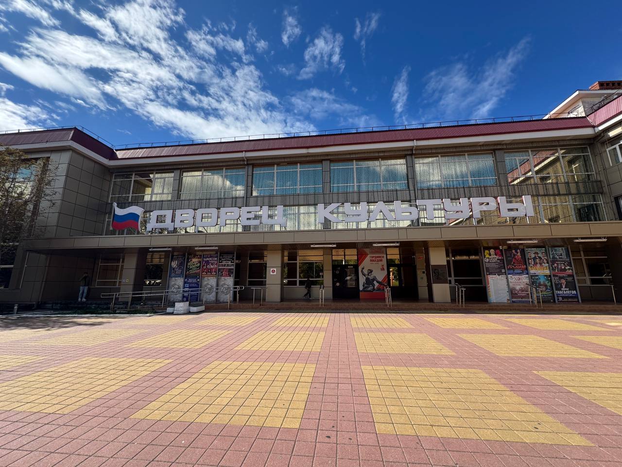 🌴 В Геленджике вовсю идёт вакцинация от гриппа! Сегодня сделал прививку во Дворце культуры — быстро и без очередей. 💉
Также можно сделать на центральной площади или в поликлинике, однако там очередь | Сетка — социальная сеть от hh.ru