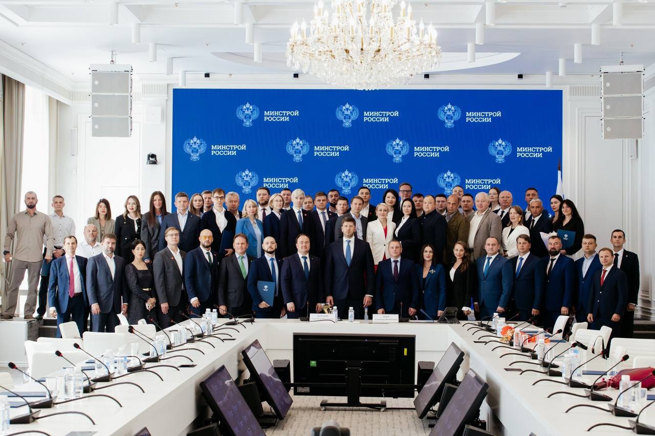В Минстрое России наградили победителей V Всероссийского конкурса управленцев «Лидеры строительной отрасли»
За пять лет конкурс объединил более 75 тысяч специалистов строительной отрасли из России и д... | Сетка — социальная сеть от hh.ru