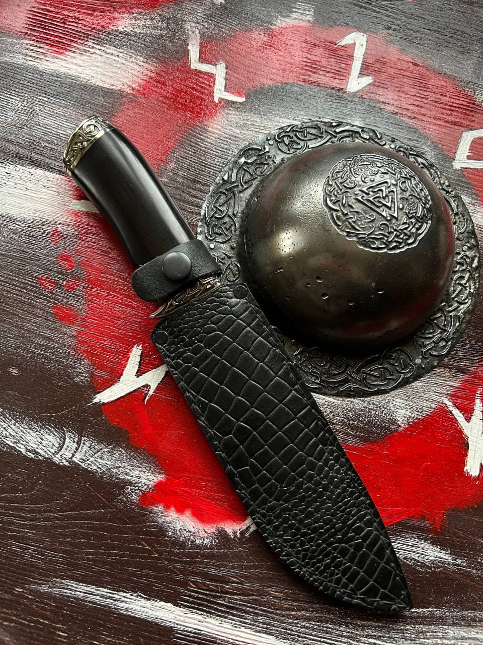 Клинок "Ветер Забвения"
Продолжаем пятницу ножей 🔪
х12мф на клинке, черный граб рукоять
💸Стоимость изделия (ножны в комплекте) : 5.900 руб | Сетка — социальная сеть от hh.ru
