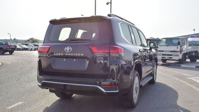 ❤️ Вечная классика — Land Cruiser 300
Пробег — 10 км
Год выпуска — 2025
Двигатель — дизель 3.3 л, 299 л.с
Привод — полный
Модификация — VXR 3 | Сетка — социальная сеть от hh.ru