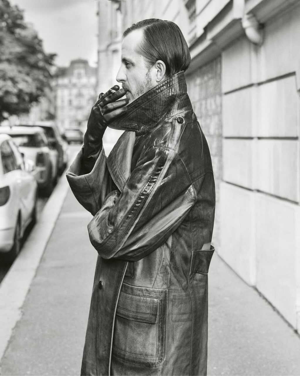 Гленн Мартенс, креативный директор Maison Margiela и Diesel дал большое интервью Fantastic Man. Собрали главное:
🔹С основателем Maison Margiela, Мартином, Гленн ни разу не виделся | Сетка — социальная сеть от hh.ru