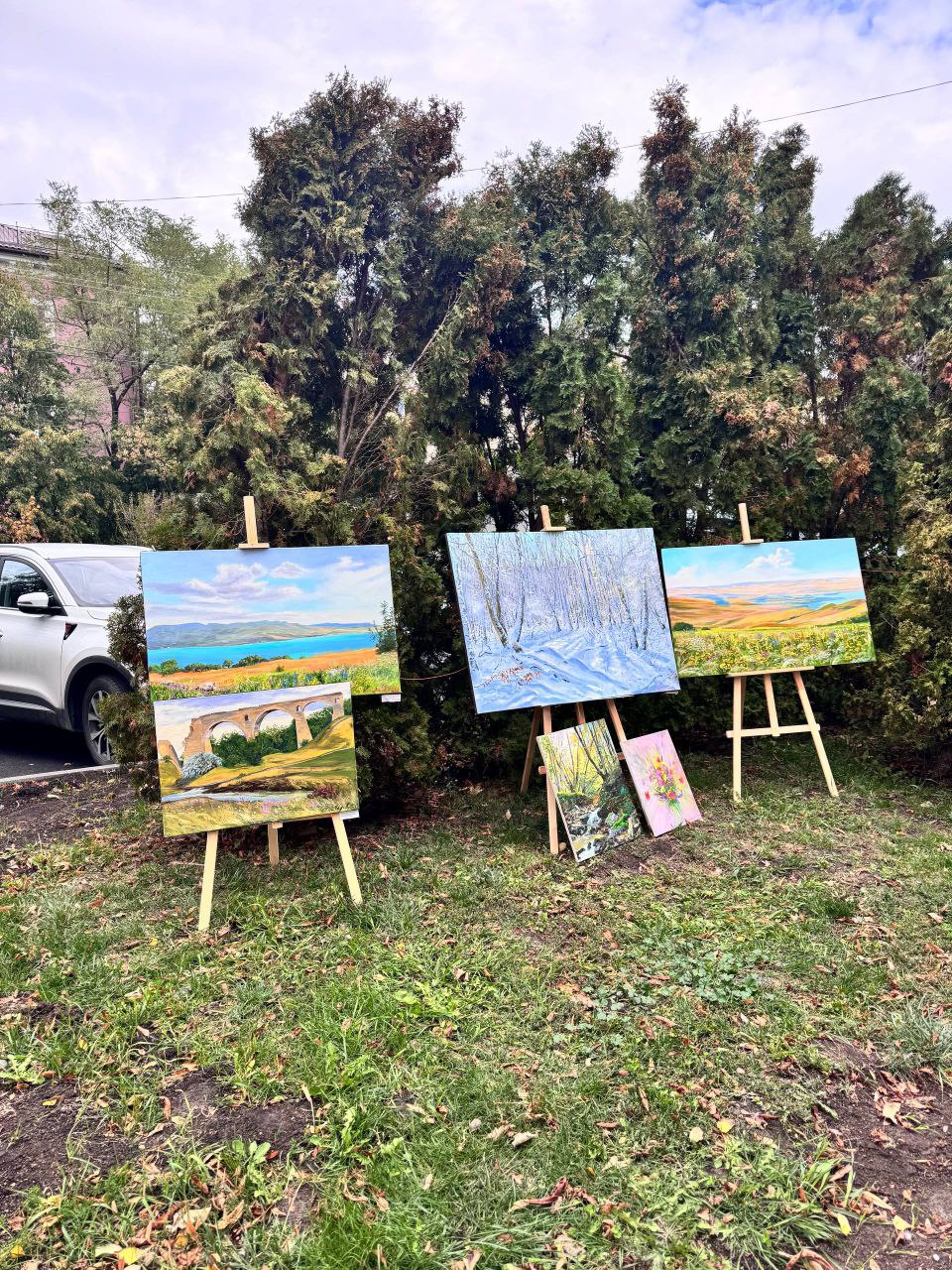 🖼️🎨 Художественная выставка на свежем воздухе возле галереи Гречишкина в Ставрополе
От подписчицы | Сетка — социальная сеть от hh.ru