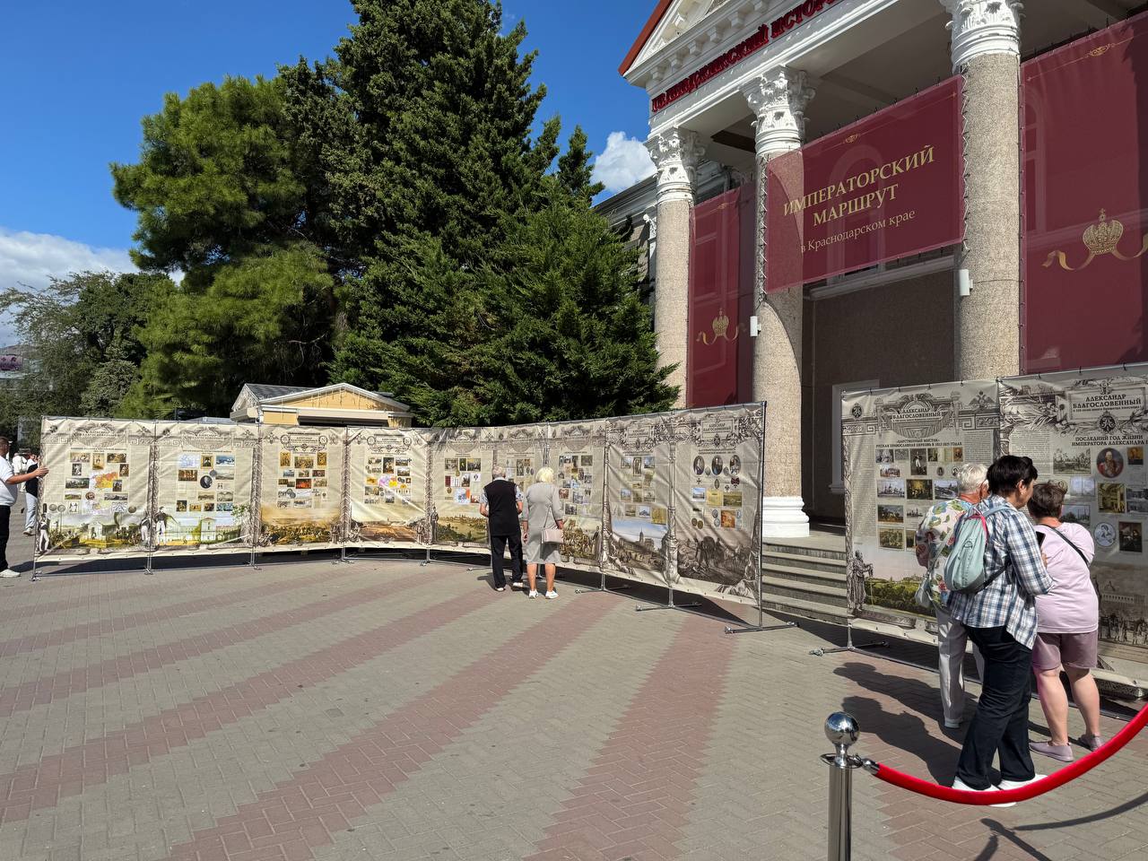 Сегодня, 20 сентября, ровно в полдень к берегу Геленджика причалит корабль. На набережной снова появится Николай I — как это было 188 лет назад. Город ждёт реконструкция той самой исторической высадки | Сетка — социальная сеть от hh.ru