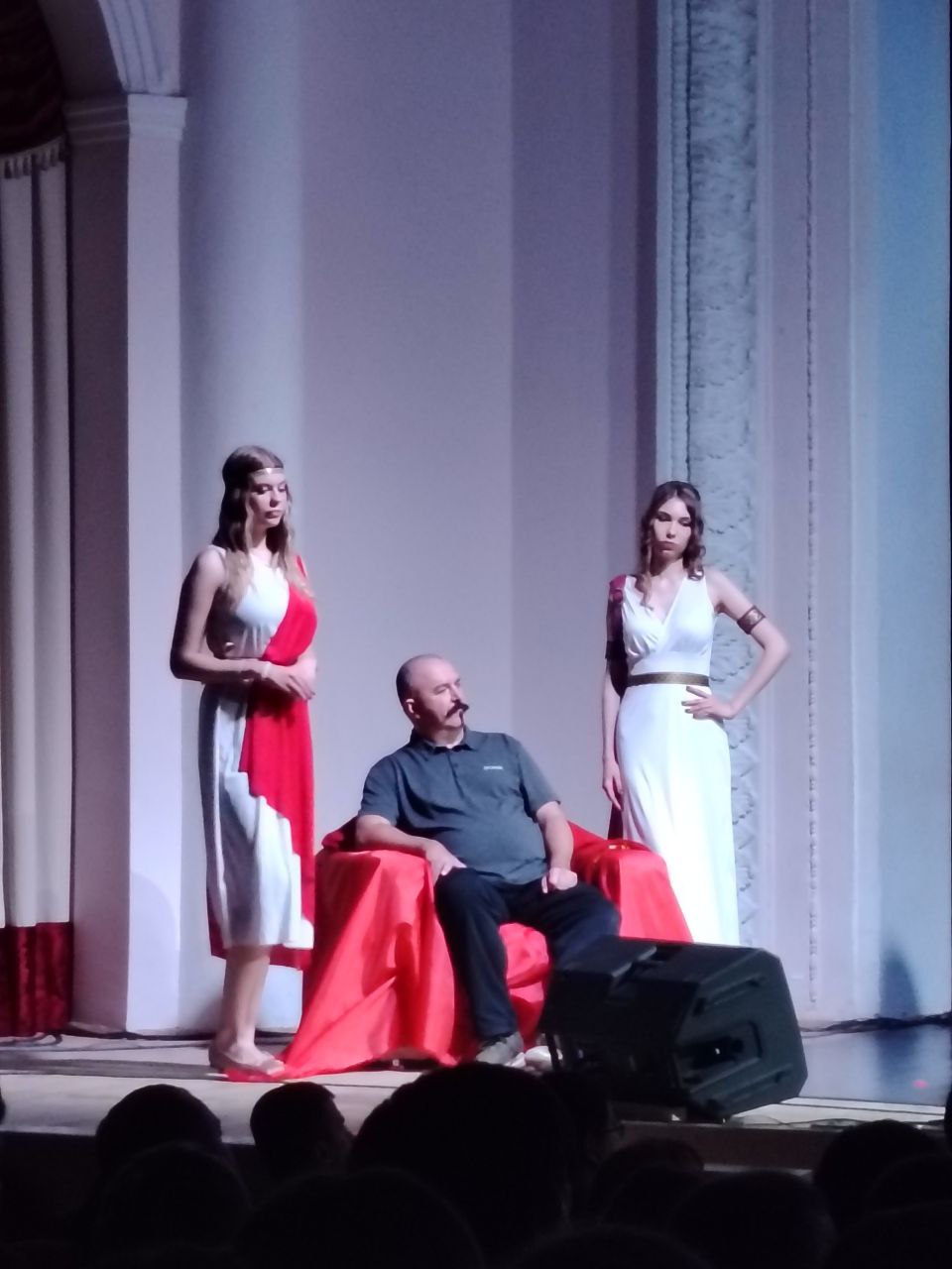 🎤Культурный субботний вечер
В Ставрополе с лекцией о Юлии Цезаре выступает Клим Жуков — известный видеоблогер, исторический реконструктор и публицист,
От подписчика | Сетка — социальная сеть от hh.ru