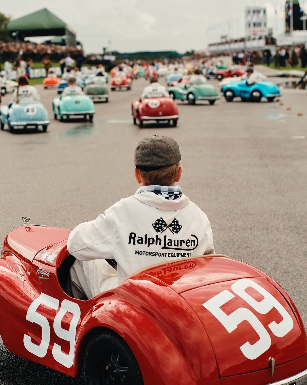 #Артем Элита.
Goodwood Revival – трехдневная гонка на ретро-автомобилях и традиционное развлечение британского эстеблишмента | Сетка — социальная сеть от hh.ru