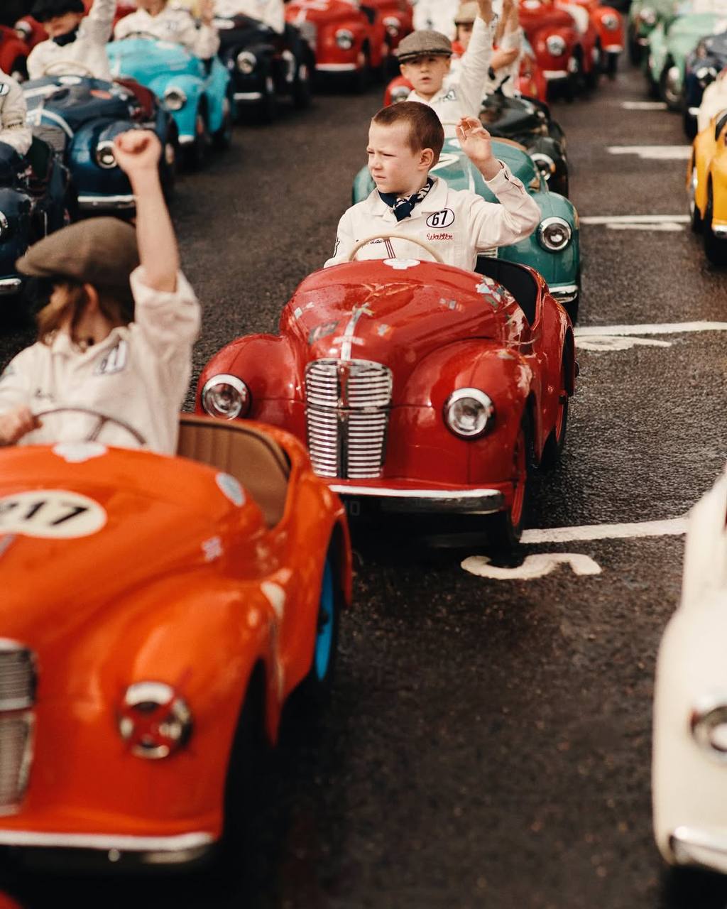 #Артем Элита.
Goodwood Revival – трехдневная гонка на ретро-автомобилях и традиционное развлечение британского эстеблишмента | Сетка — социальная сеть от hh.ru