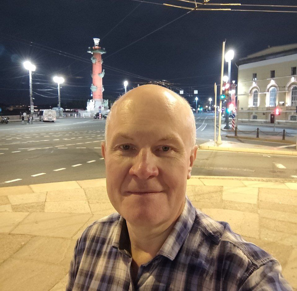 КАК ЧУВСТВА СОЗДАЮТ ФИНАНСЫ  
Ты думаешь, деньги — это цифры, контракты, удача или упорство? 
Нет.   
Деньги — это зеркало твоего внутреннего состояния. 
Точнее — твоих чувств | Сетка — социальная сеть от hh.ru