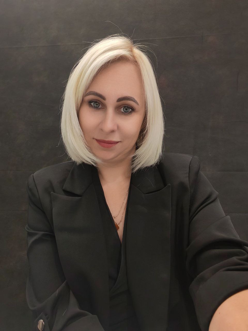 Окунитесь в волшебство осеннего равноденствия и создайте свой личный оберег на мастер-классе по изготовлению рябиновых бус!
22 сентября 2025 года, в день, когда природа переходит от щедрого лета к муд... | Сетка — социальная сеть от hh.ru