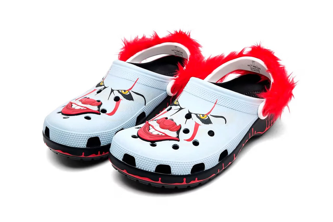 Crocs решили добавить хоррора в гардероб — выпускают сабо с Пеннивайзом.
На тапках — жуткая рожа клоуна, ремешок отделан красным пушистым материалом.
Дроп назначен на 23 сентября. | Сетка — социальная сеть от hh.ru