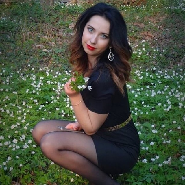 Готовый промт для женского бизнес-портрета | Сетка — социальная сеть от hh.ru