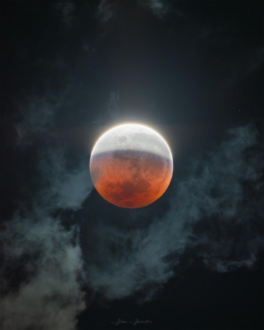 📸 Воскресное вдохновение
Сегодня смотрим на фотографии лунного затмения, которое произошло 7 сентября 2025.
Следующее полное лунное затмение, видимое с территории России, ожидается не раньше 2028 года | Сетка — социальная сеть от hh.ru