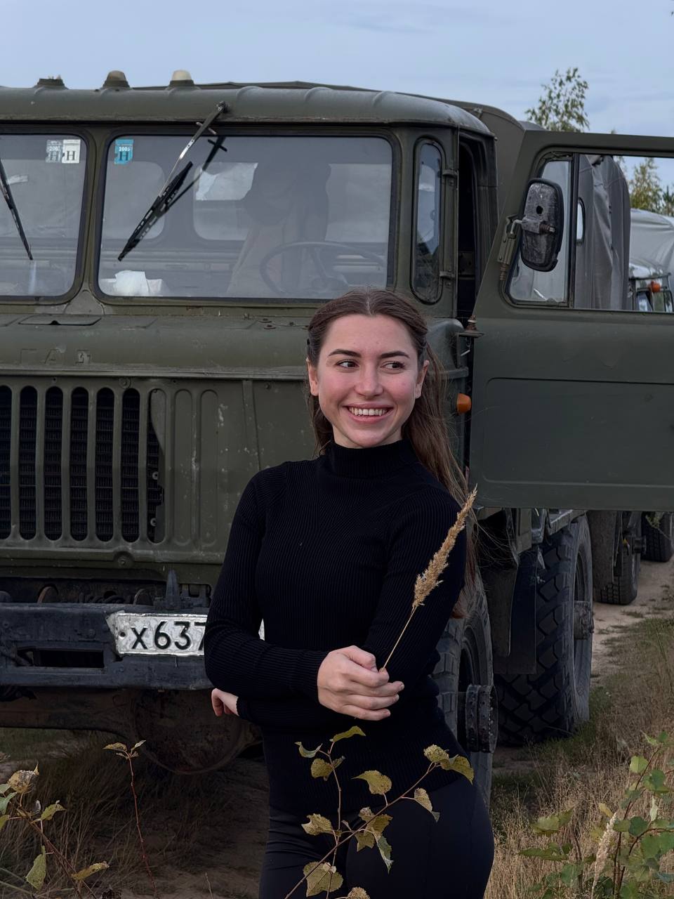 Это я сажала сосны сегодня и ела полевую кухню) мне было хорошо и я таааак довольна❤️
Довольна не только от кайфового труда, но и потому, что жизнь все дальше и дальше отдаляется от потребляства и «па... | Сетка — социальная сеть от hh.ru