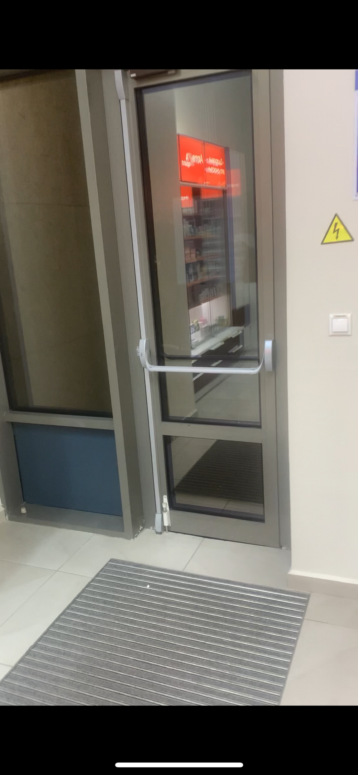 Увидел идеальную дверь: маленькая деталь, большой UX | Сетка — социальная сеть от hh.ru