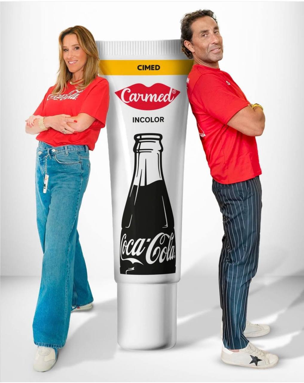 Прикол, бренд Carmed заколлабился с Coca-Cola и собирается дропнуть пигментированный бальзам для губ со вкусом и запахом колы. Продажи начнутся в октябре в Бразилии.
Байеры, нам надо 🙉 | Сетка — социальная сеть от hh.ru