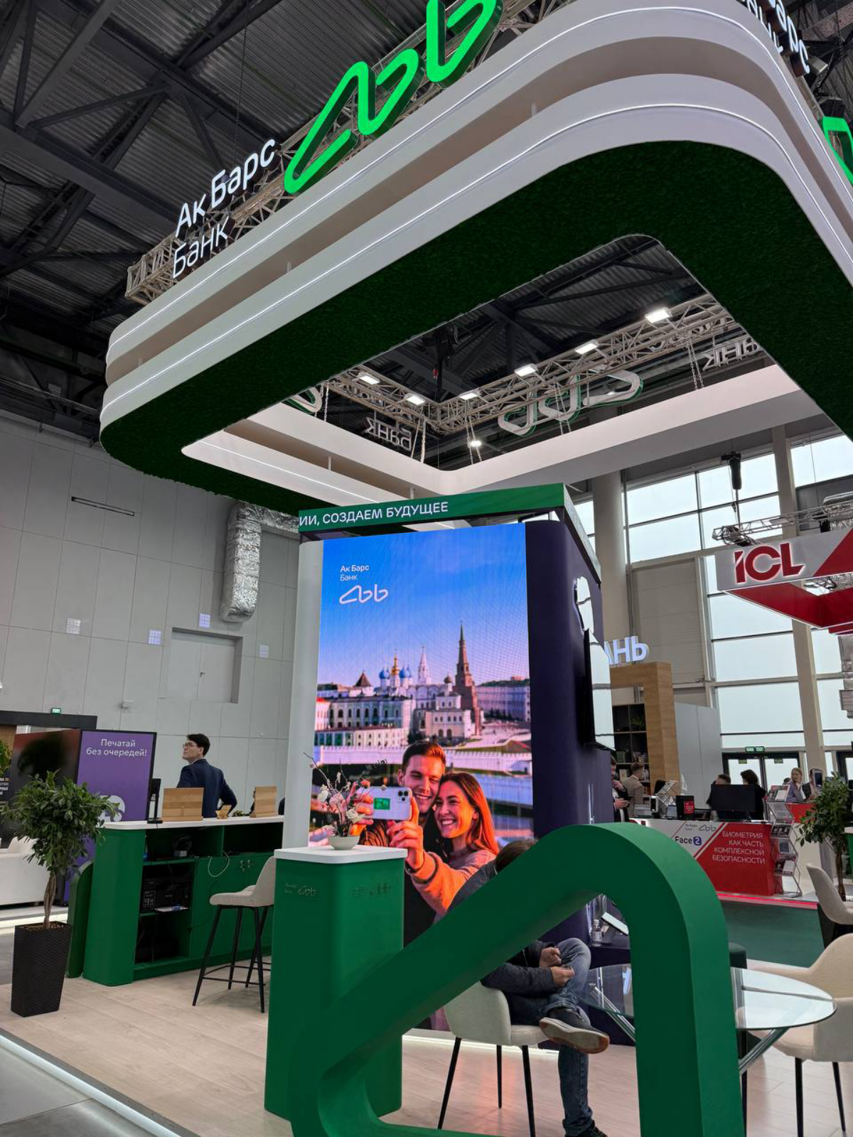 Ярмарка вакансий финтех-компаний на Kazan Digital Week — 2025💚
Мы рады поделиться впечатлениями от прошедшей ярмарки вакансий, которая собрала более 1000 человек! 🎉 Это было замечательное событие, где... | Сетка — социальная сеть от hh.ru