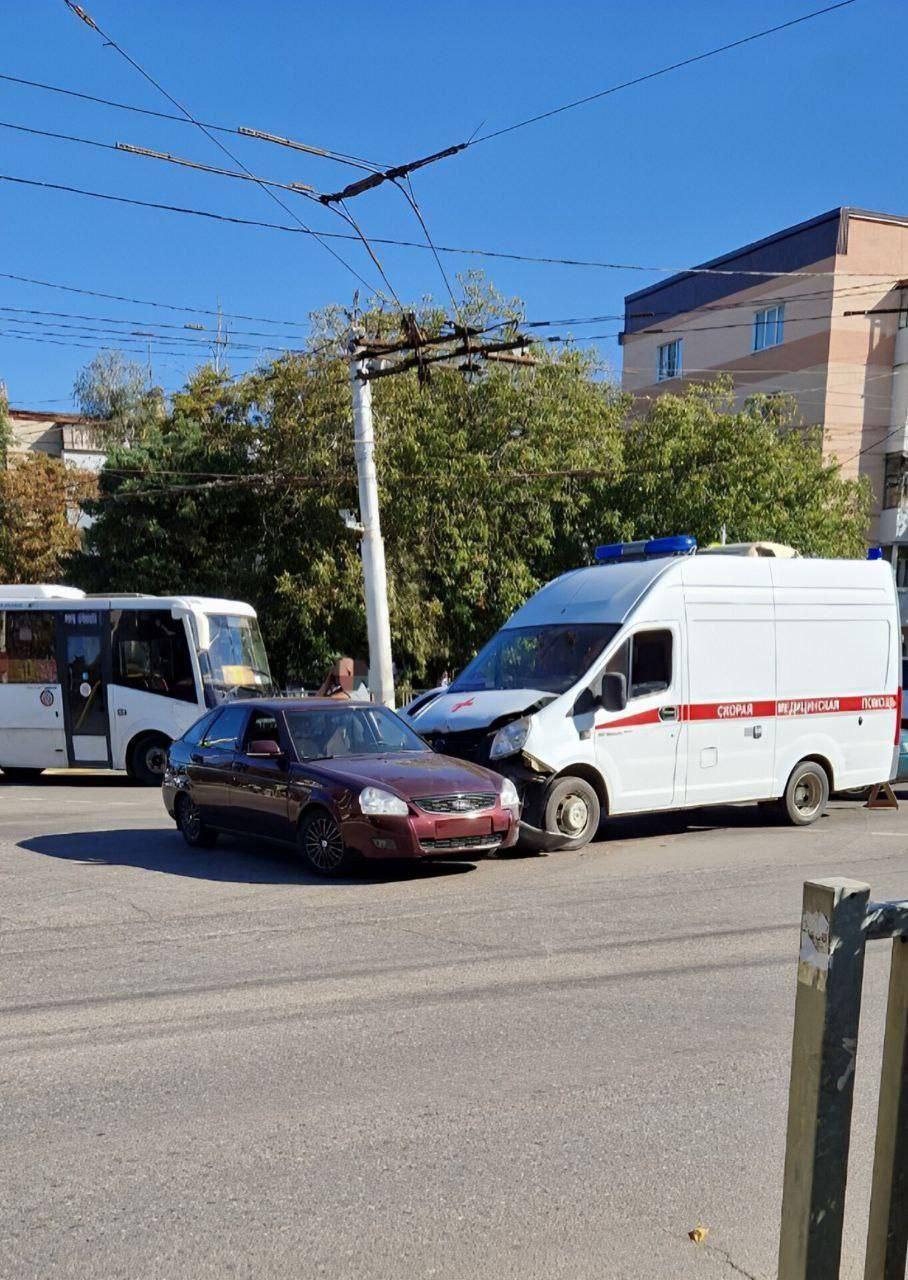 ⚡️ДТП на пересечении Мира и Доваторцев
Возможна пробка ближе к вечеру. | Сетка — социальная сеть от hh.ru