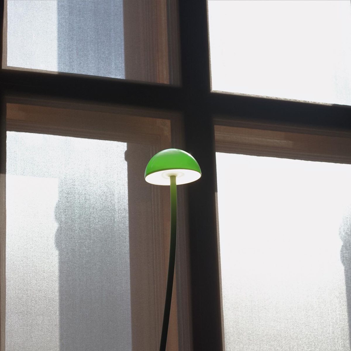 Грибные предметы 🍄‍🟫😉
Продолжаю серию грибных постов с игривыми и лаконичными шведскими грибами — серия ламп Curve, созданная группой Front Design в 2021 году для бренда Zero к открытию обновлённой би... | Сетка — социальная сеть от hh.ru