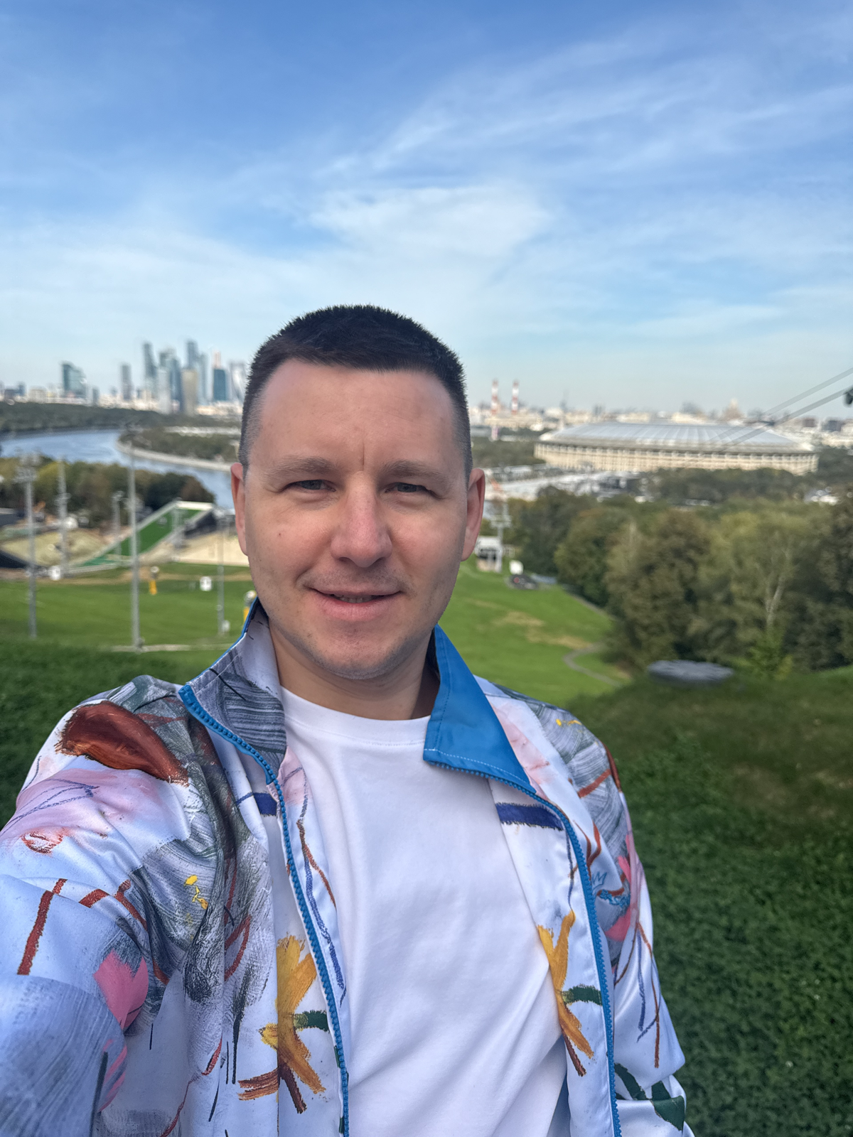 Как потерять год жизни, пытаяясь выйти на 300к, выгореть и понять что ты работал с вообще не с теми
Для этого достаточно пойти на обучение по инструментам типо таргета, копаться в техничке до посинени... | Сетка — социальная сеть от hh.ru