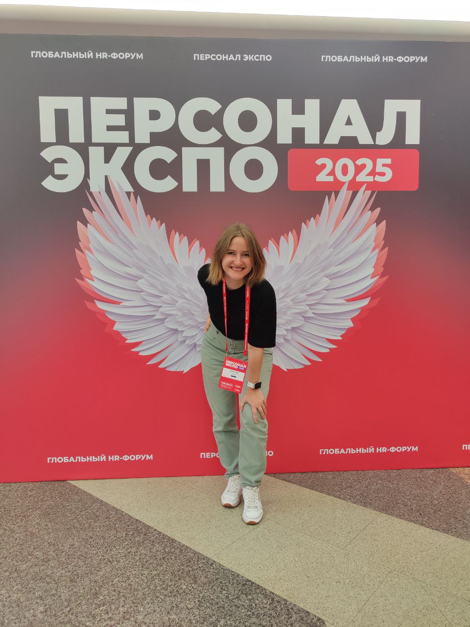 Помните эти сцены фильмов, где герой в идеально отутюженном костюме читает за завтраком свежий выпуск газет, а потом идёт и принимает непростые решения?
Это был их ежедневный ритуал. Их суперсила | Сетка — социальная сеть от hh.ru