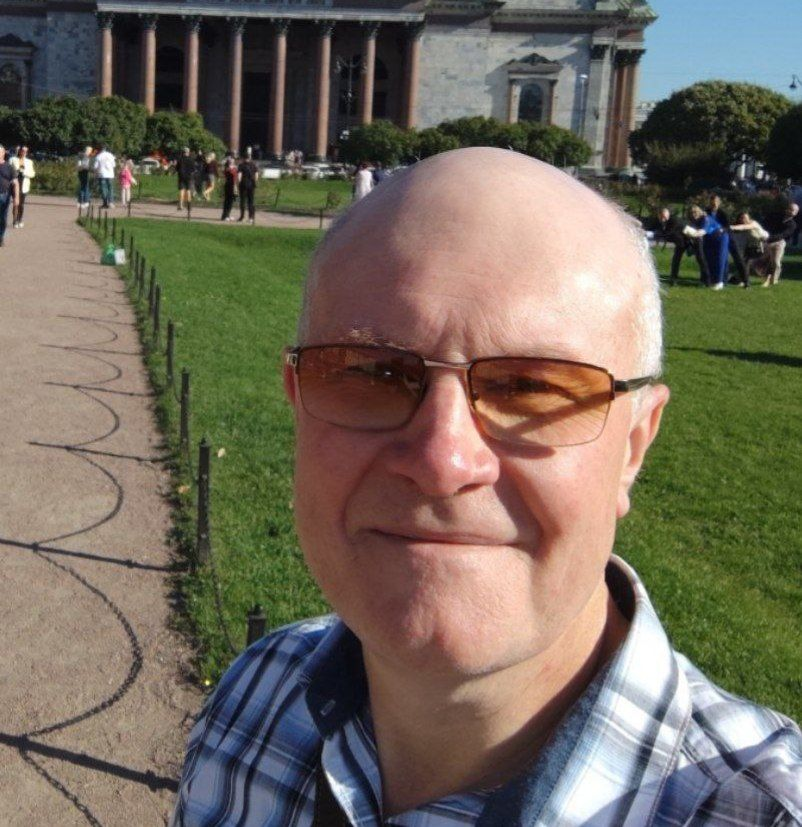 Счастливым быть выгоднее, чем богатым.   
Да, вы не ослышались. И нет, я не призываю отказаться от денег. Я приглашаю перестать гнаться за ними как за спасением.  
Богатство — не цель. Это следствие | Сетка — социальная сеть от hh.ru