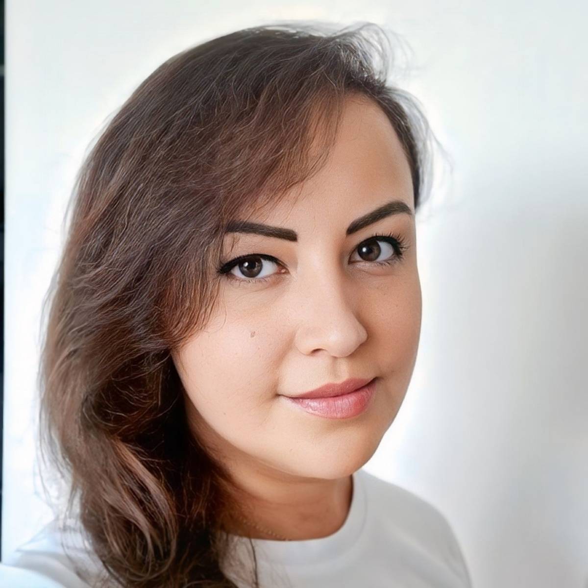 Яна Холод