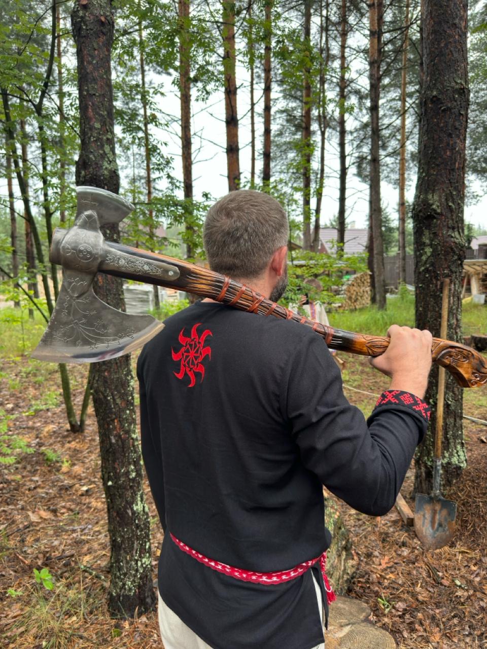 Левиафан (ориг. Leviathan Axe) — двуручный боевой топор, основное наступательное оружие Кратоса в игре God of War | Сетка — социальная сеть от hh.ru