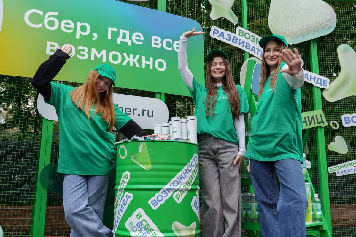 🔥 Ворвались на День города и зарядили Воронеж на год вперёд!
Жители участвовали в интерактивах, оставляли пожелания родному городу, раскрашивали любимые достопримечательности и забирали подарки | Сетка — социальная сеть от hh.ru
