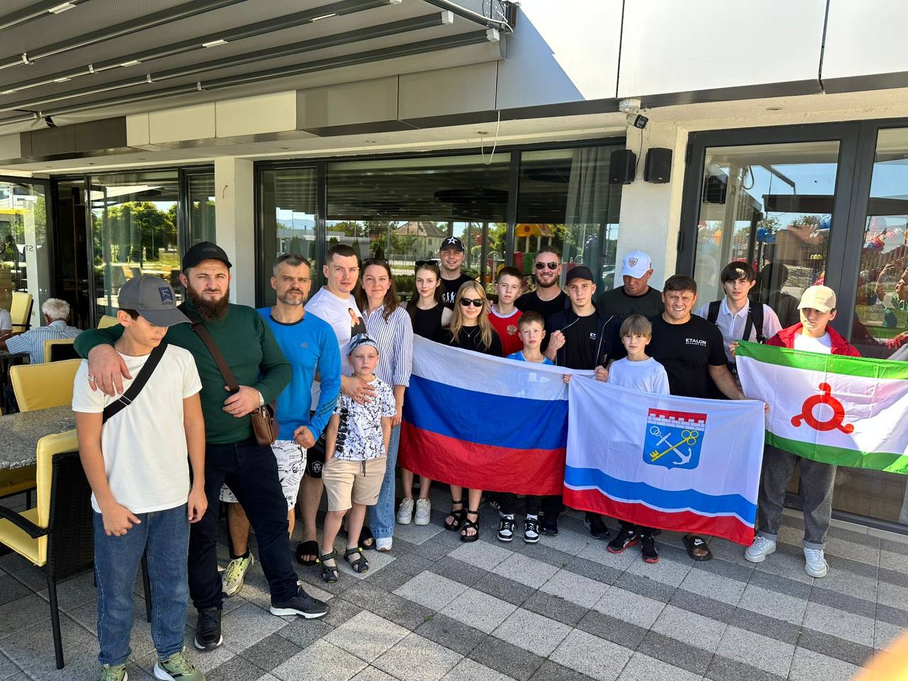 Сборная команда Ленинградской области в составе национальной сборной России на чемпионате и первенстве мира по шахбоксу в Сербии.⚡️
Сегодня прошла аккредитация и взвешивание. | Сетка — социальная сеть от hh.ru