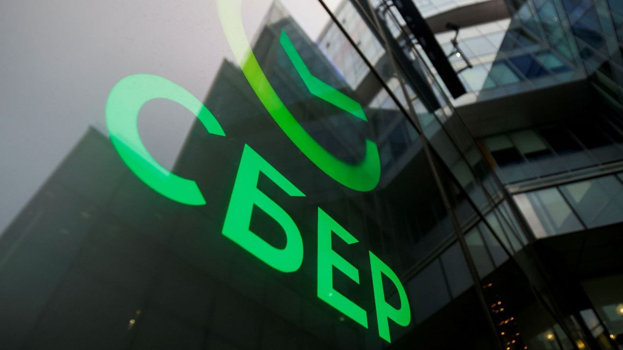 С 23 сентября 2025 года в рамках акции Сбер предлагает клиентам новый накопительный счёт «Удачный момент Плюс».
Информация об этом появилась на сайте банка | Сетка — социальная сеть от hh.ru
