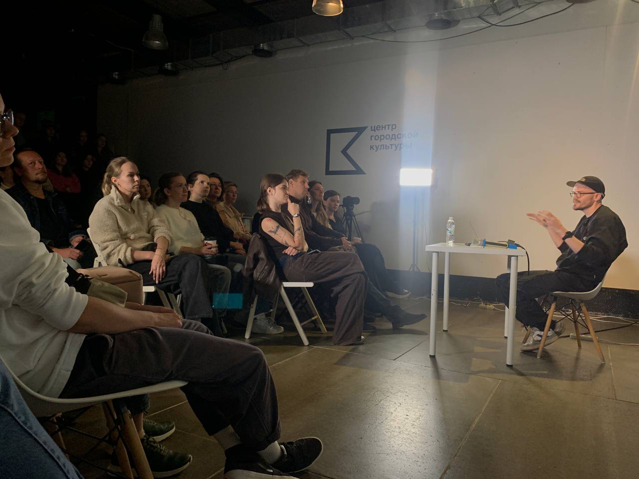 Пятнадцатый Дк с Димой Кучевым о том как, зачем, почему, откуда и что значит текст в городской среде. Лампово и глубоко.
#design #text #dk | Сетка — социальная сеть от hh.ru