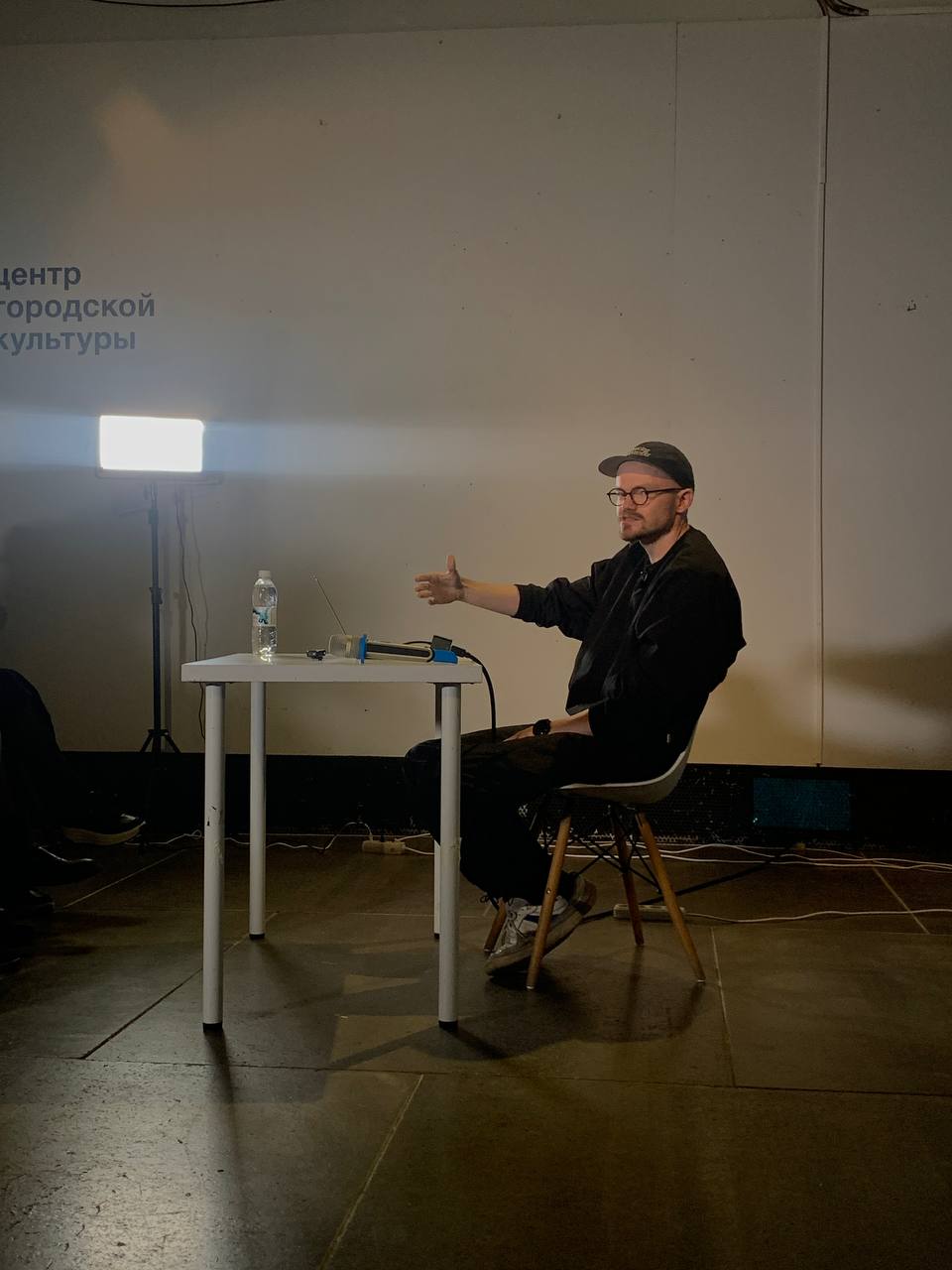 Пятнадцатый Дк с Димой Кучевым о том как, зачем, почему, откуда и что значит текст в городской среде. Лампово и глубоко.
#design #text #dk | Сетка — социальная сеть от hh.ru