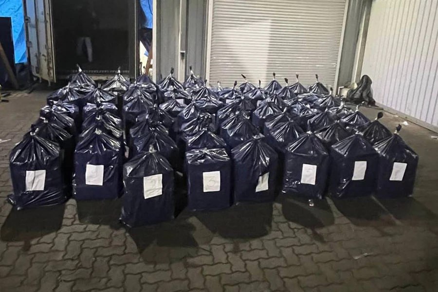 🇪🇨🇷🇺На судне из Эквадора сотрудники ФСБ и Федеральной таможенной службы (ФТС) нашли партию кокаина весом более 1,5 тонны. Он был спрятан в грузе бананов, сообщает таможенная служба | Сетка — социальная сеть от hh.ru