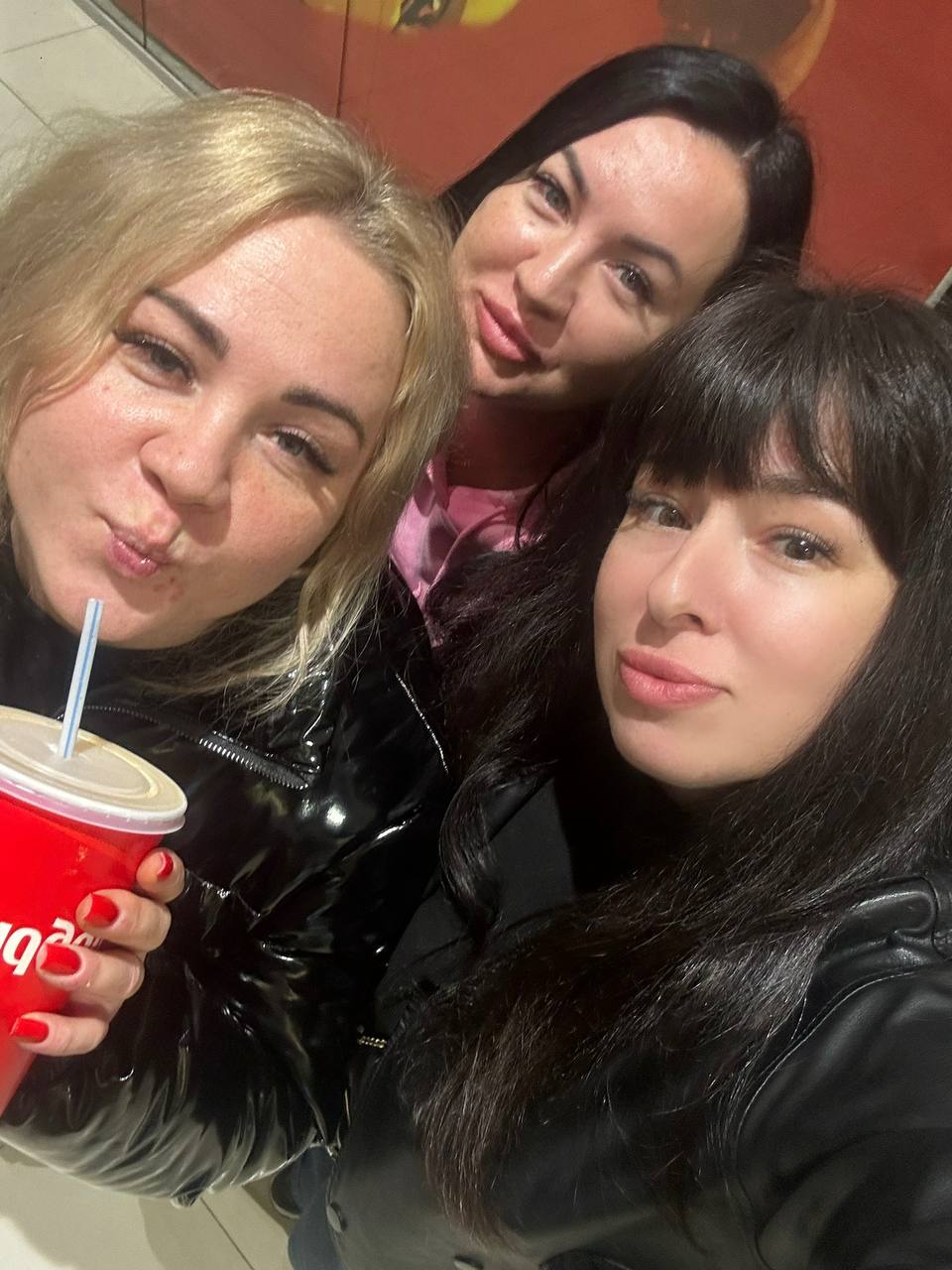 «Дракула». 2025
☕️Вчера с подругами ездили в кино.
Я прокатилась на "американских горках" - моя подруга водит "волшебно", посмеялись до слёз, наелись «запрещёнки» и пошли в кино | Сетка — социальная сеть от hh.ru