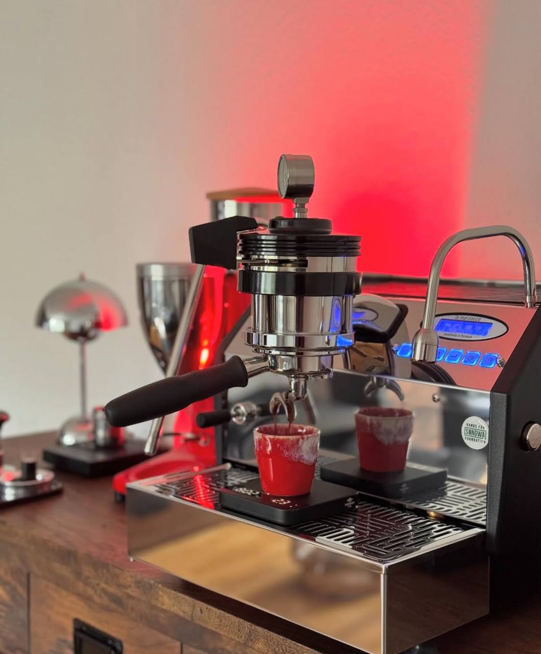 Grespresso от Costa Nova – коллекция, вдохновлённая текстурой и глубиной керамики.
Каждая чашка создаётся вручную, поэтому рисунок и оттенки неповторимы | Сетка — социальная сеть от hh.ru