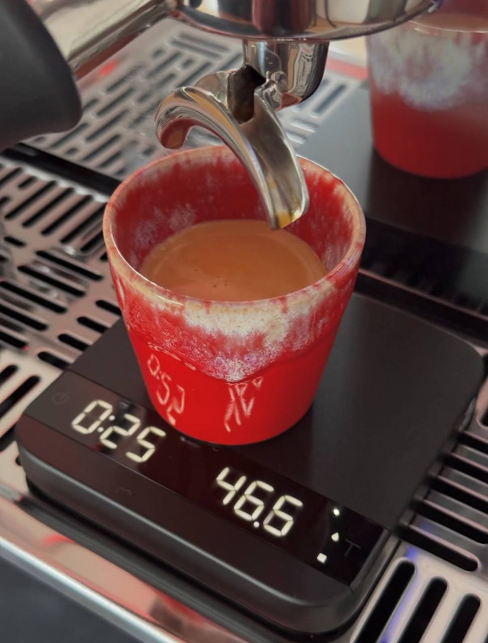 Grespresso от Costa Nova – коллекция, вдохновлённая текстурой и глубиной керамики.
Каждая чашка создаётся вручную, поэтому рисунок и оттенки неповторимы | Сетка — социальная сеть от hh.ru