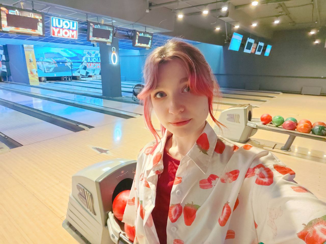 Вернулись в 2️⃣0️⃣1️⃣2️⃣ на пару часов 🎳
По качеству дорожек было соответствующе.. | Сетка — социальная сеть от hh.ru