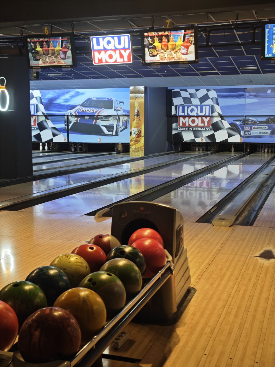 Вернулись в 2️⃣0️⃣1️⃣2️⃣ на пару часов 🎳
По качеству дорожек было соответствующе.. | Сетка — социальная сеть от hh.ru