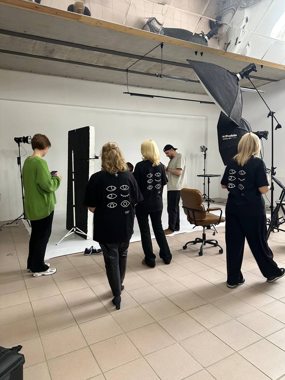 Отребрендили ЦВЗ, сегодня проводили съемку на сайт.
Ребята были в новом мерче который мы для них сделали. Все супер вдохновлённые и довольные | Сетка — социальная сеть от hh.ru