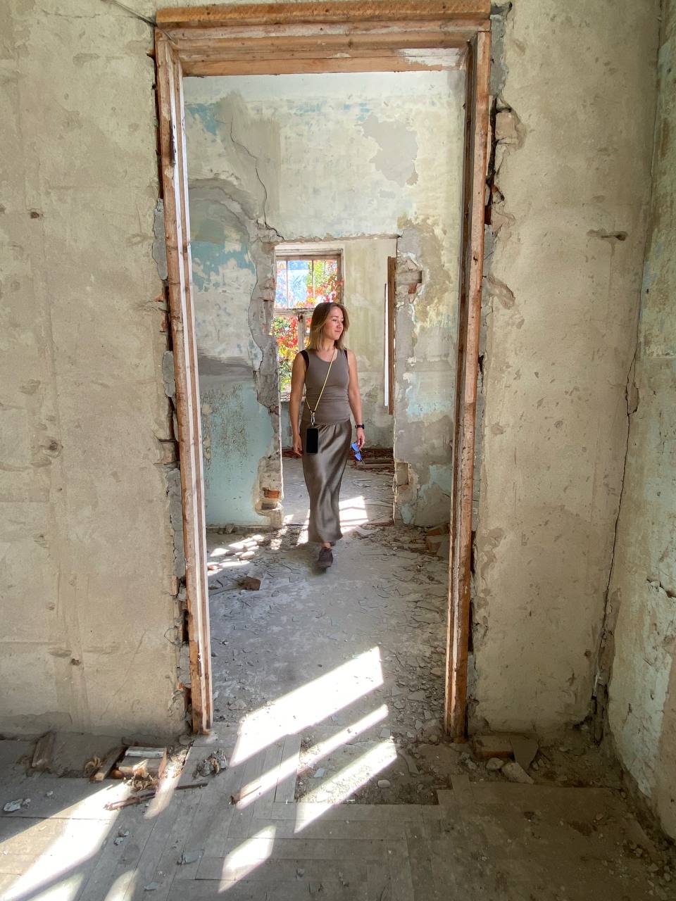 На секретном объекте с помпезным прошлым, романтичным, но заброшенным осенним настоящим и захватывающим будущим. Придумываем!
• #joboftheday #сферическийпроектмечты • | Сетка — социальная сеть от hh.ru