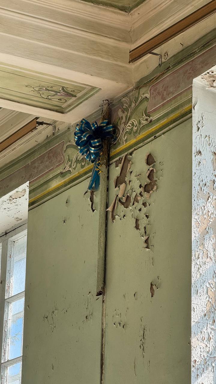 На секретном объекте с помпезным прошлым, романтичным, но заброшенным осенним настоящим и захватывающим будущим. Придумываем!
• #joboftheday #сферическийпроектмечты • | Сетка — социальная сеть от hh.ru