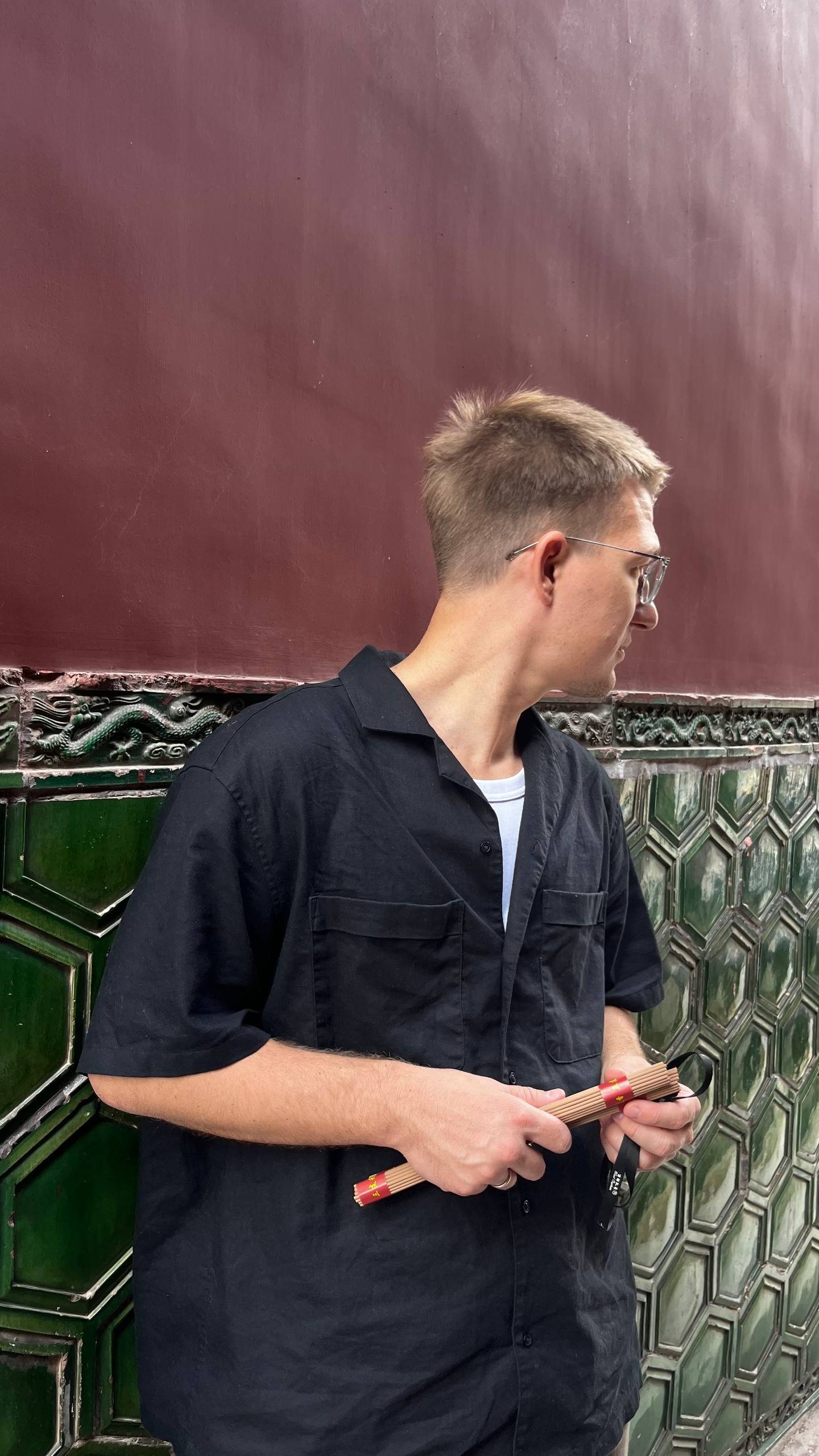 Угнал в Китай
Краткая хроника недели:
Пил водку 56 градусов, карабкался по ступенькам Великой китайской стены, трогал изделия из нефрита, ел утку по-пекински, запивая китайским пивом, крутил барабаны ... | Сетка — социальная сеть от hh.ru