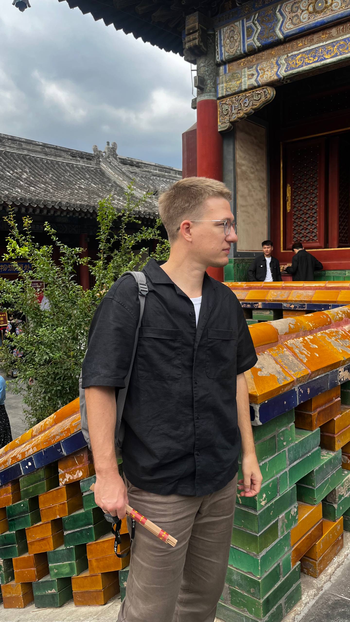 Угнал в Китай
Краткая хроника недели:
Пил водку 56 градусов, карабкался по ступенькам Великой китайской стены, трогал изделия из нефрита, ел утку по-пекински, запивая китайским пивом, крутил барабаны ... | Сетка — социальная сеть от hh.ru