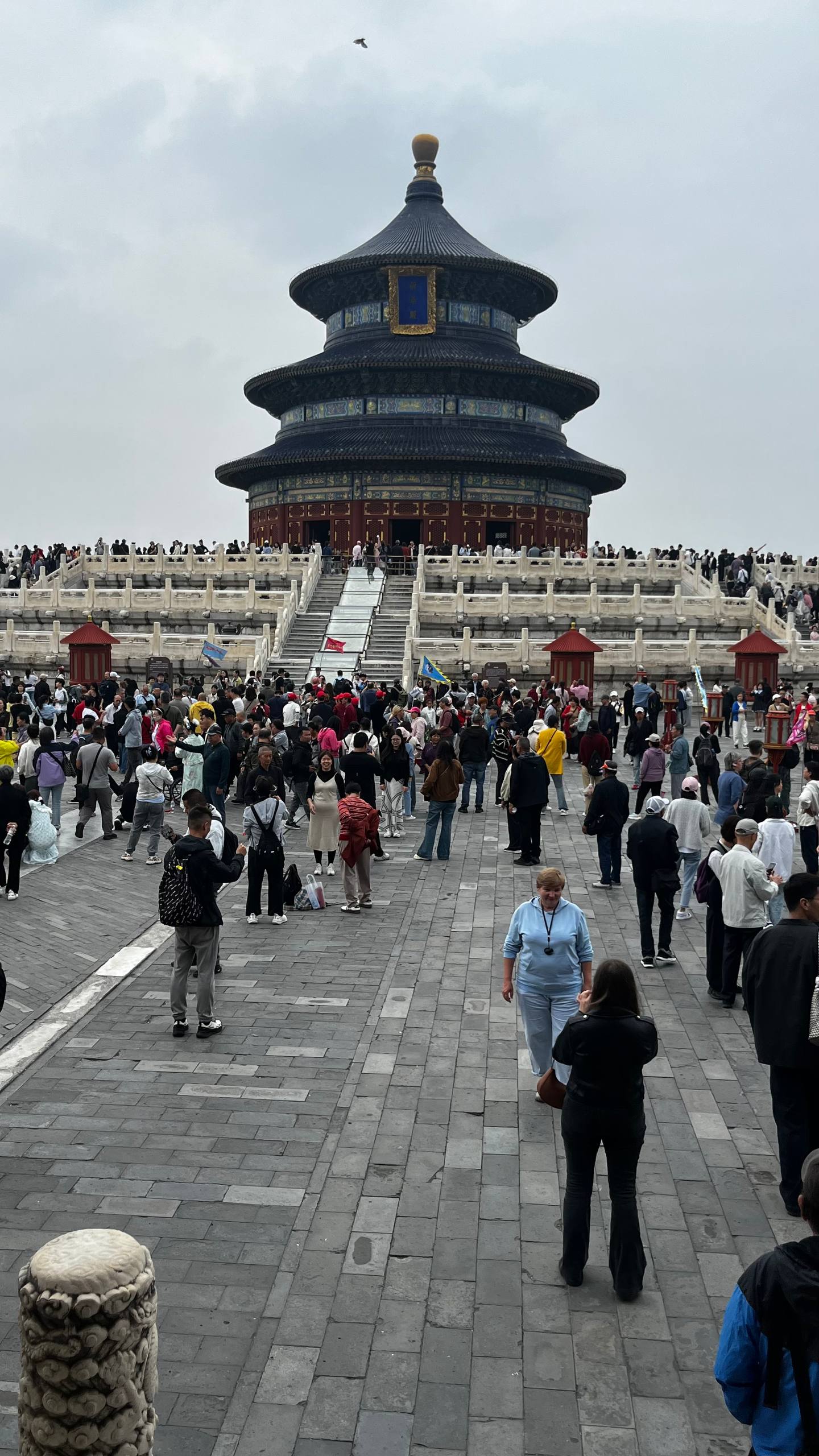 Угнал в Китай
Краткая хроника недели:
Пил водку 56 градусов, карабкался по ступенькам Великой китайской стены, трогал изделия из нефрита, ел утку по-пекински, запивая китайским пивом, крутил барабаны ... | Сетка — социальная сеть от hh.ru